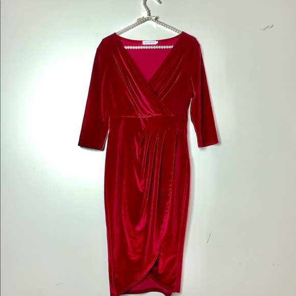 Send me $15 offer Red velvet 3/4 sleeve wrap dress - Picture 3 of 6